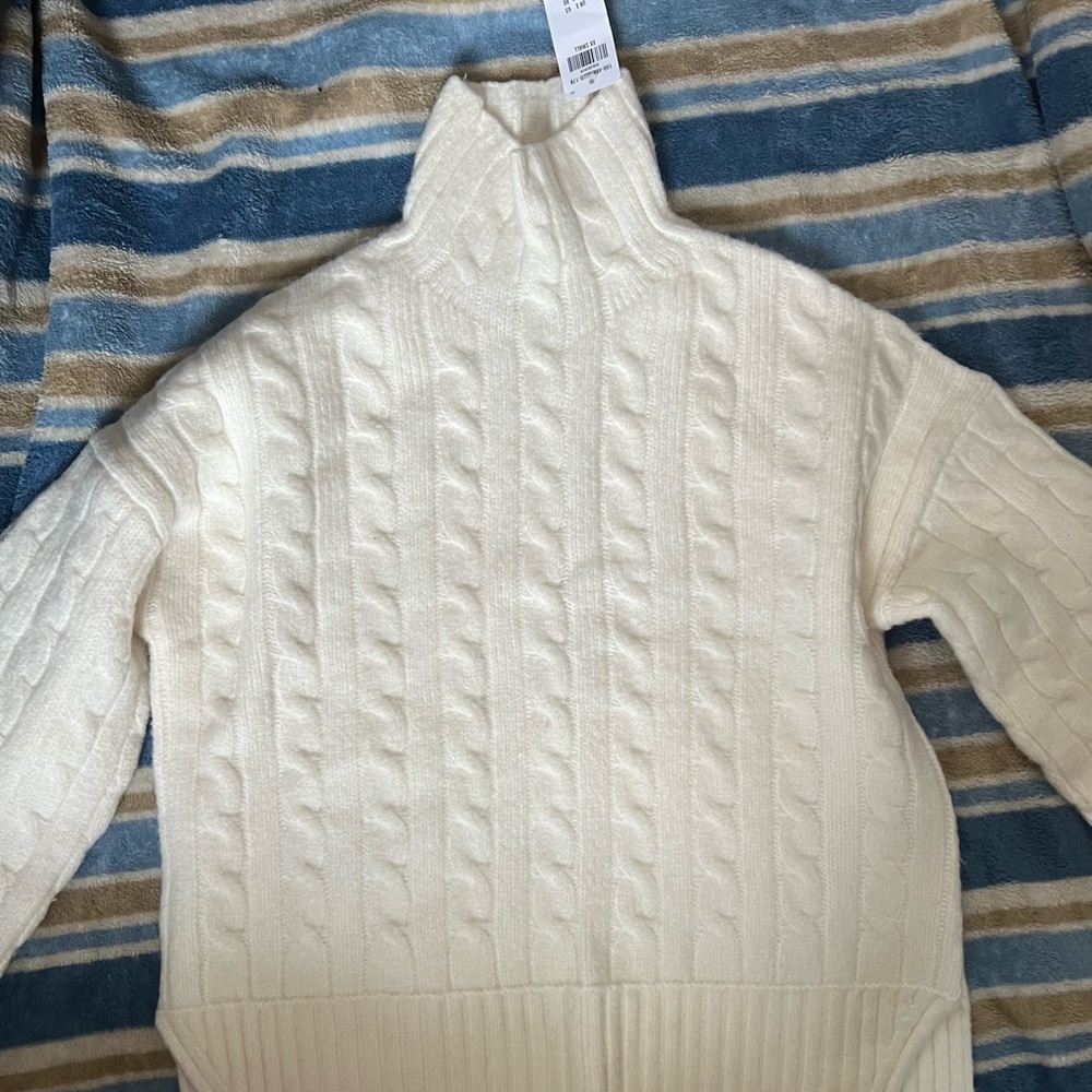 🔥 BRAND NEW Abercrombie turtle neck sweater 🔥